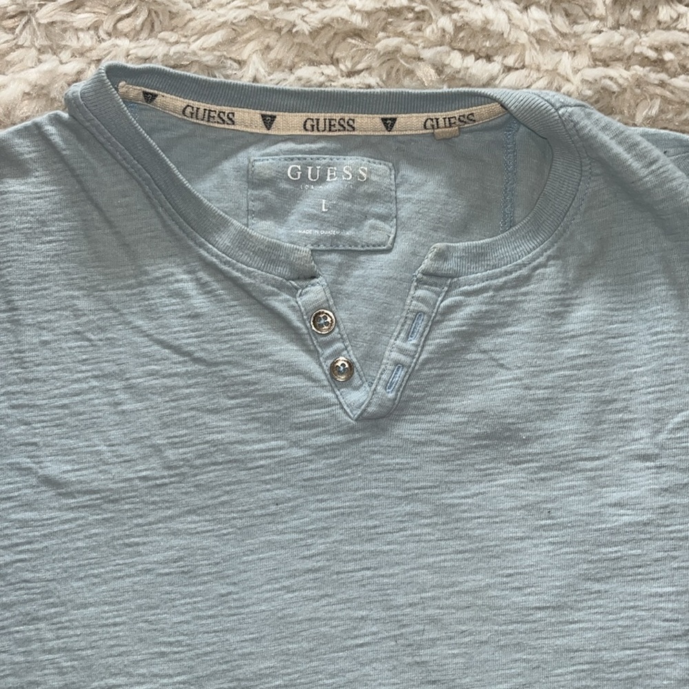 ⭐️🌴 Guess 2 Button Short Sleeve Shirt